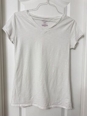 Level Eight Maternity white short sleeve V-neck t-shirt 100% cotton size M